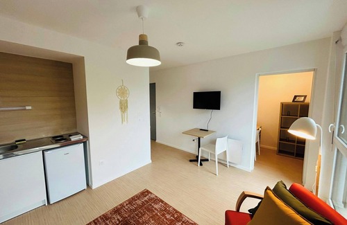 Barbatre Apartment | We Live In R - Suite 204