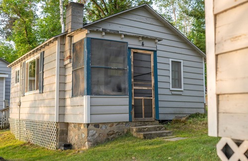 Hackensack Cabin | Webb Lake, Hackensack, Northern MN - 2 Bedroom, Sleeps 4 - Cabin #4 Blue Water