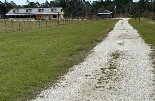 East Palatka Resort | Wedding venue Resort with WiFi and AC in charming East Palatka