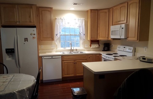 Markham Cottage | Weekend getaway short distance from DC/Northern Virginia