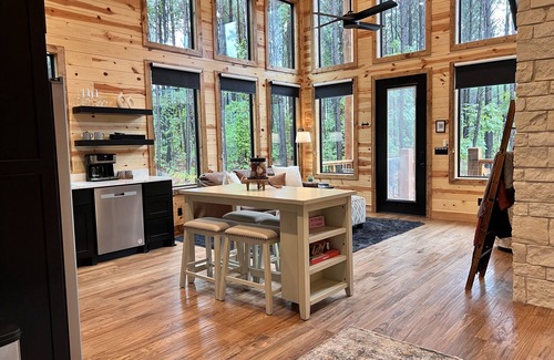 Pickens Cabin | Weekend in the Woods: The Perfect Romantic Getaway