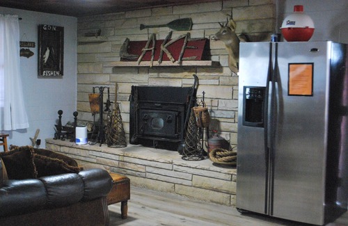 Centre Cabin | Weiss Lake Rustic Cabin on the water, new flooring!