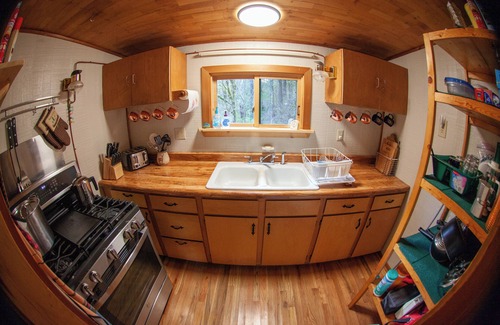 Kalama Bed & Breakfast | Welch Cabin - A License to Chill