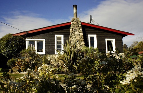 Manapouri House | Welcome Home Cottage, Manapouri, Fiordland