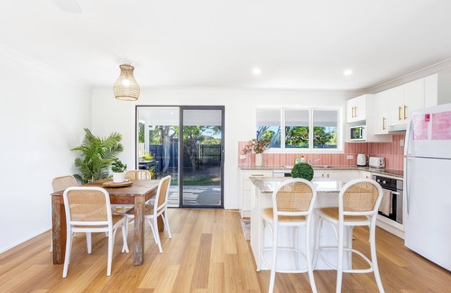 Barlows Hill House | Welcome to Farnborough Beach Cottage!