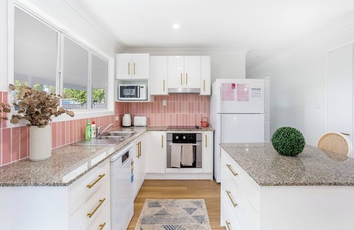 Barlows Hill House | Welcome to Farnborough Beach Cottage!