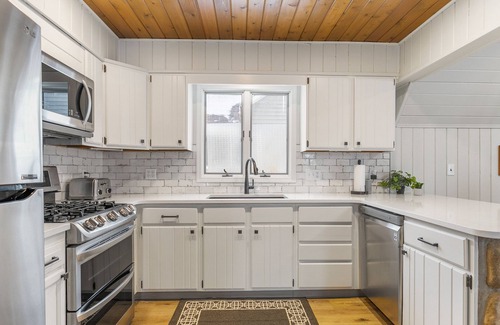 Fenwick House | Welcome to Lake Life! Your spacious WATERFRONT getaway on an all sports lake! 😎