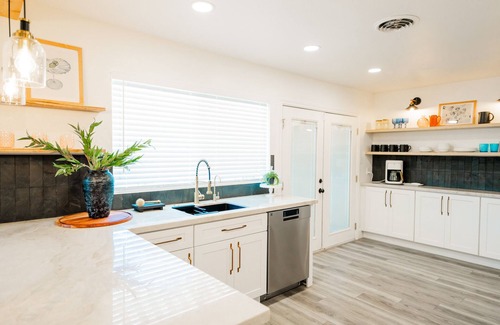 Moon Valley House | Welcome to Luna Springs Luxury Valley Getaway!
