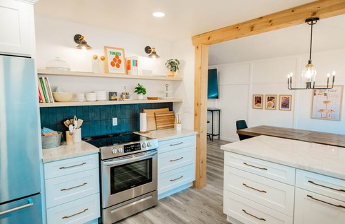 Moon Valley House | Welcome to Luna Springs Luxury Valley Getaway!