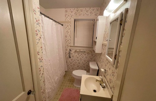 Goldsboro House | Welcome to Nana's House - Centrally Located & Pet Friendly!