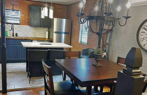 Galveston Cottage | Welcome to Neptune's Cottage: Your Serene beach scape in Galveston, Texas!