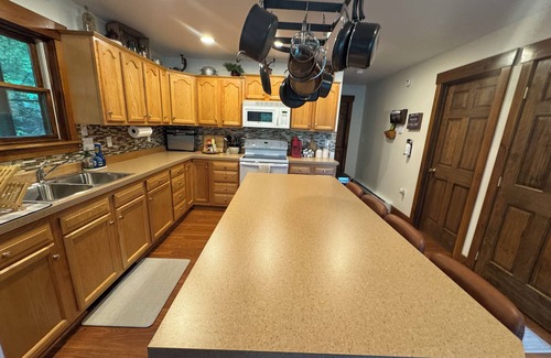 Wallenpaupauk Lake Estates Ski Chalet | Welcome to On the Rocks a charming retreat located near Lake Wallenpaupack