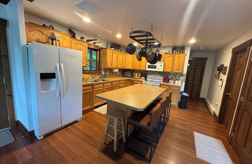 Wallenpaupauk Lake Estates Ski Chalet | Welcome to On the Rocks a charming retreat located near Lake Wallenpaupack