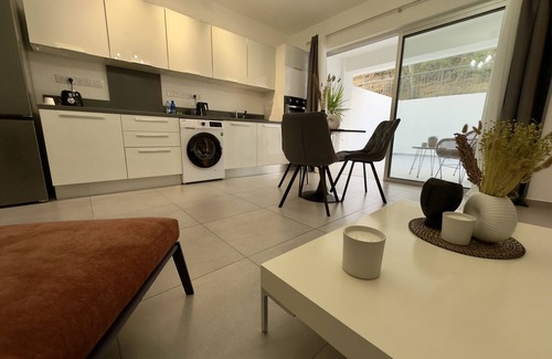 Aglantzia Apartment | Welcome to Our Luxurious 1-Bedroom Private Residence with a Special Patio.n