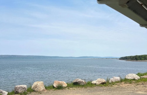 Smiths Cove Cottage | Welcome to our seaside haven.nLarge self sufficent cottage on the shore.
