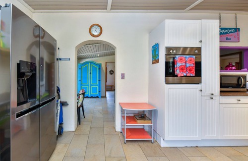 Shiribana Villa | Welcome to our vacation villa in Noord, an oasis of relaxation nestled in nature.