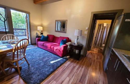 Port Renfrew Cottage | Welcome to Port Renfrew's pet friendly residence