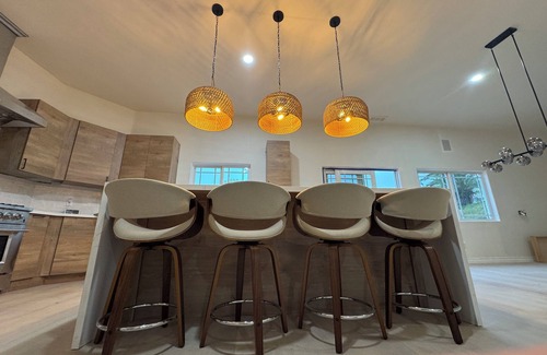 Poway House | Welcome to San Diego’s Poway Paradise, your private oasis on Sycamore Canyon!