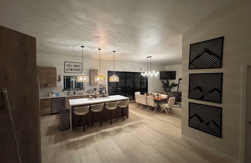 Poway House | Welcome to San Diego’s Poway Paradise, your private oasis on Sycamore Canyon!