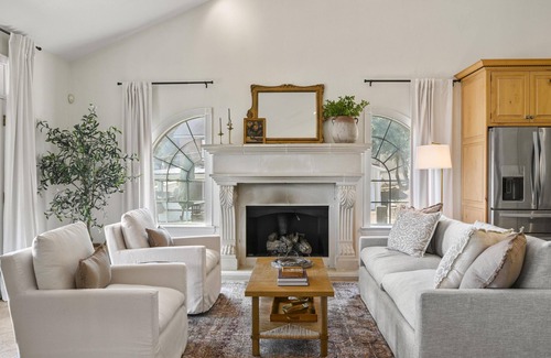Aurora House | Welcome to the Banks of Aurora - A Charming River View Home in Downtown Aurora