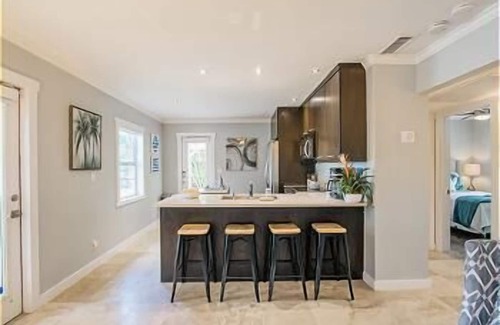 Wilton Manors House | Welcome to The Bungalow, A Charming, Quaint Oasis with Superb Location!