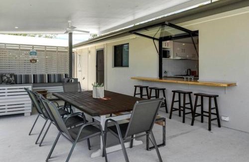 Tin Can Bay House | Welcome to The Crab Shack