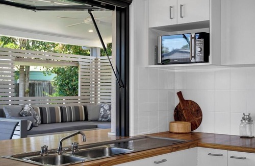 Tin Can Bay House | Welcome to "The Crab Shack"