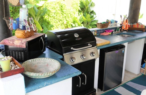 Lake Gardens House | Welcome To The GECKO BUNGALOW! Stunning POOL FREE Int'l Airport Shuttle!