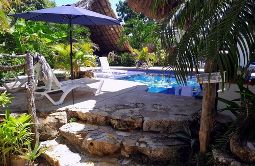 Lake Gardens House | Welcome To The GECKO BUNGALOW! Stunning POOL FREE Int'l Airport Shuttle!
