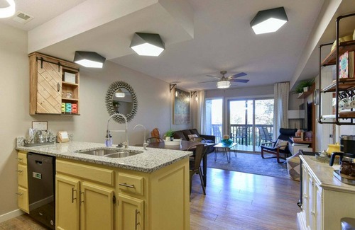 Notch Estates Condo | Welcome to the Honeybee Condo