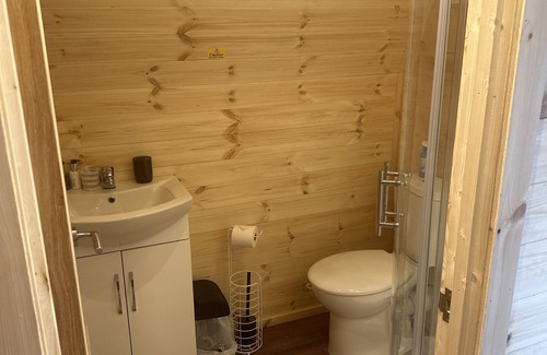 Bankend Cabin | Welcome to woodpeckers lodge for the perfect getaway