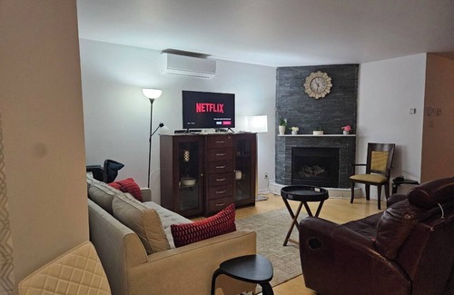 Saint-Hubert Condo | Welcome to Your Home Away From Home! 🏡✨nComfort Awaits in Our Cozy treat!