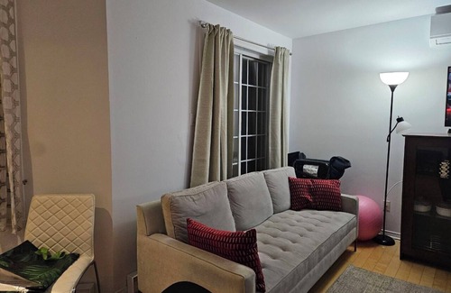 Saint-Hubert Condo | Welcome to Your Home Away From Home! 🏡✨nComfort Awaits in Our Cozy treat!