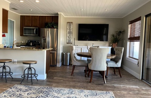 Navarre House | Welcome to Your New "HAPPY PLACE" on your Island get away!