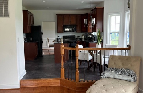 Cardiff House | Welcoming 4-bedroom house with AC in charming Street