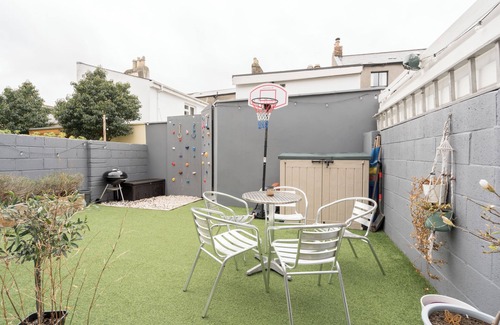 Ranelagh Apartment | Welcoming 4BD House with Garden in Dublin!