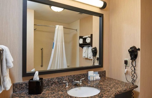Waco Hotel | Welcoming Stay Near Texas Sports Hall of Fame, Free Parking & Breakfast, Pool!