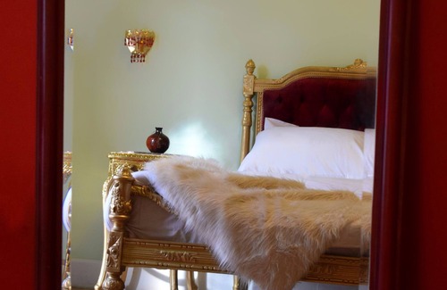 Abdin Hotel | Well decorated old art gallery - Walking to Tahrir Square