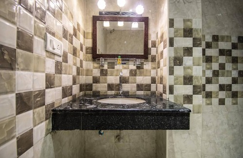 Guindy Hotel | Well Furnished Rooms&Near to Alandur Metro Station