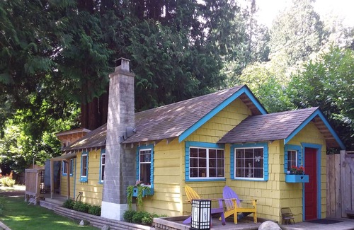 Roberts Creek Cottage | Well Located Country Cottage with Japanse Hot Tub