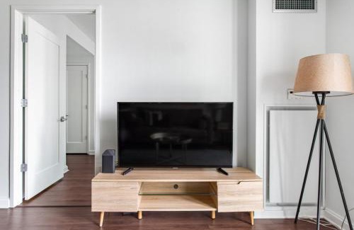 East Cambridge Apartment | Well-located Kendall Sq 1BR w courtyard BOS-388