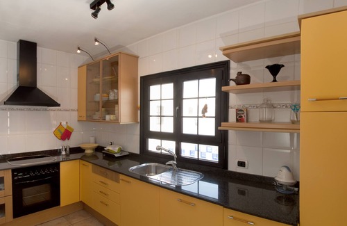 Puerto del Carmen House | Wellness oasis with private pool-sauna-whirlpool in the heart of Puerto del Carmen