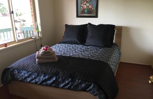 Kanahooka House | Wellness Stay in Private Home near beaches, rainforest and South Coast, 2 rooms