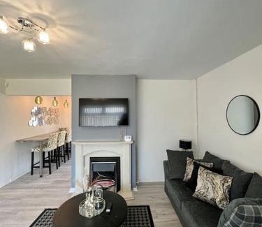 Merthyr Tydfil House | Welsh Getaway Home No 2 - 10 mins to Bike Park Wales