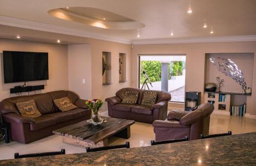 De Kelders House | Welsh Whales - De Kelders Getaway