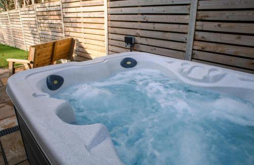 Birchgrove House | Wern Y Glais - 2 Bedroom Cottage - Glais