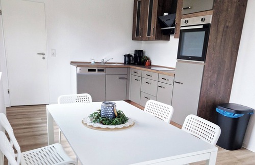 Brake Apartment | Weser Pension - Zweibettzimmer mit Eigenem Bad Nr. 3