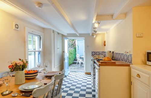 Little Petherick House | West Creek Cottage - Two Bedroom House, Sleeps 4