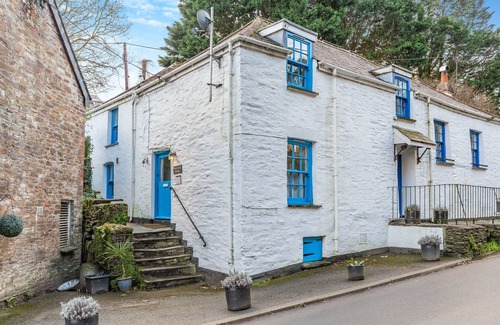 Little Petherick House | West Creek Cottage - Two Bedroom House, Sleeps 4