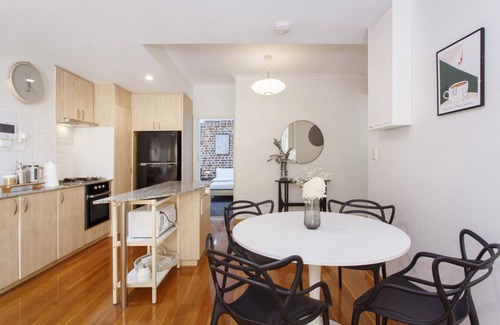 Fremantle Apartment | West End Courtyard Retreat